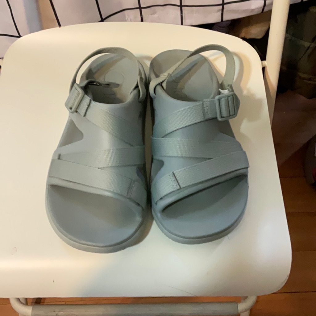 Women Gray Sandals Size 8